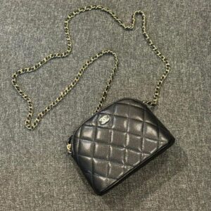 mini貝殼斜背包 荔枝牛皮黑金