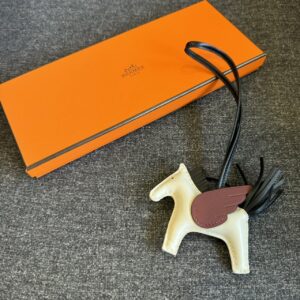 RODEO 小飛馬吊飾 PM 奶昔白拼色