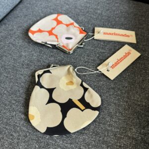 marimekko Unikko經典花花珠扣小物包