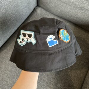 Karl Lagerfeld老佛爺同名品牌貼布滿載漁夫帽 黑