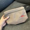LE PLIAGE CLUB 系列 刺繡LOGO尼龍 化妝包 奶茶