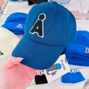 韓國知名品牌 ÅLAND 毛毛LOGO棒球帽 奶茶米、海軍藍