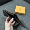 荔枝牛皮金屬LOGO牌8卡短夾 深藍：圖片 4