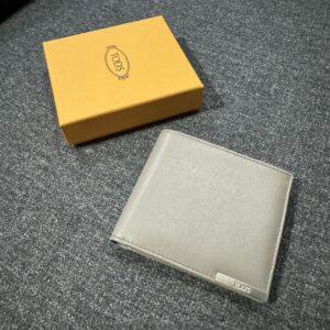 荔枝牛皮金屬LOGO牌8卡短夾 灰