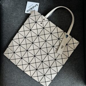 ISSEY MIYAKE 6X6托特包 亮面米