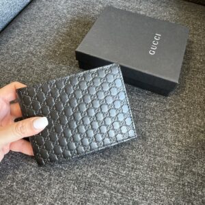 牛皮壓紋LOGO 多卡短夾 黑