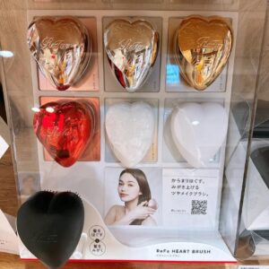 日本知名美容用品品牌  REFA 愛心髮梳