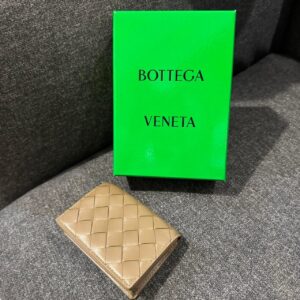 經典大編織羊皮名片夾 奶茶灰