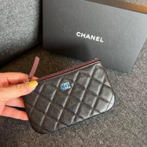 經典一字拉鍊包 荔枝牛皮黑金
