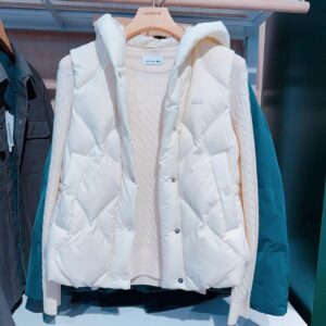 LACOSTE 低調同色鱷魚LOGO🐊連帽鵝絨背心《女款》白