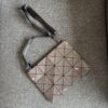 ISSEY MIYAKE 4X3斜背包 拼接灰白：圖片 2