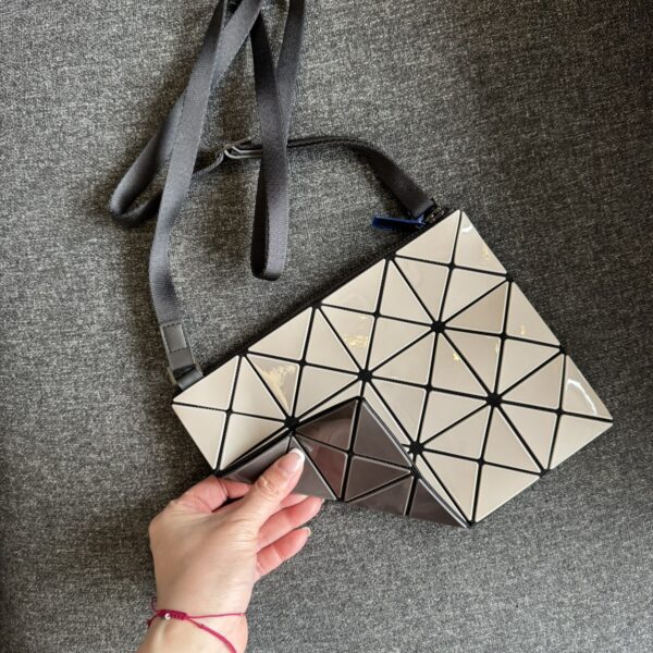 ISSEY MIYAKE 4X3斜背包 拼接灰白：圖片 3