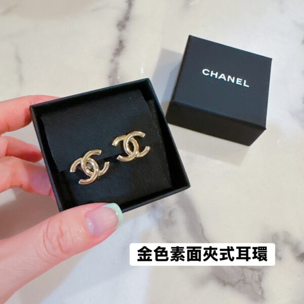 金色素面夾式耳環