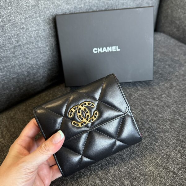 CHANEL 19  經典短夾 羊皮黑金