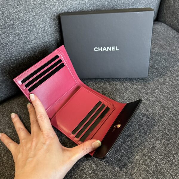 CHANEL 19  經典短夾 羊皮黑金：圖片 2