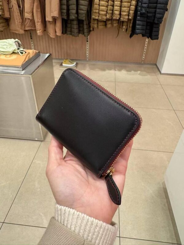 滑面牛皮燙金LOGO口袋 ㄇ型卡片零錢包 黑：圖片 2