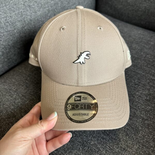 SPORT B. X New Era 9FORTY 恐龍LOGO棒球帽 卡其