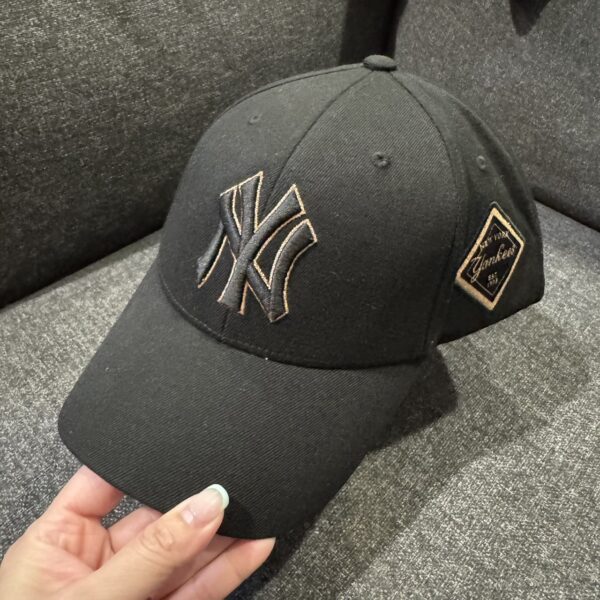MLB 超人氣質感滾邊棒球帽 NY 黑金