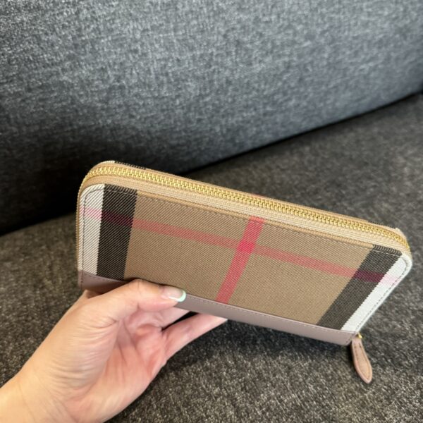 BURBERRY 新款格紋拉鍊長夾 粉藕：圖片 3