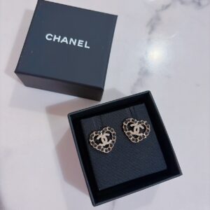 Store 850 經典皮穿鏈愛心LOGO耳環