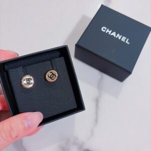 Store 515 側邊菱格鈕扣耳環 黑