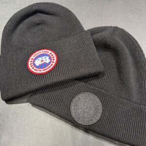 CANADA GOOSE 加拿大鵝 經典大LOGO粗針織毛帽