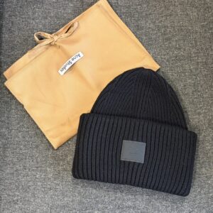 經典方塊臉臉毛帽