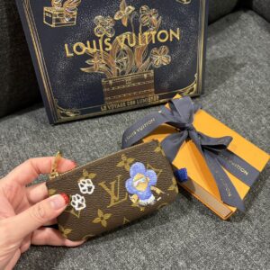 聖誕節限量VIVIENNE系列🎄 鑰匙零錢包（M15341）