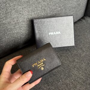 Store 461 PRADA 防刮牛皮mini三折短夾 黑拼奶茶