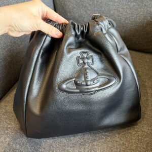 Store 725 新款低調大土星🪐大水桶包 黑