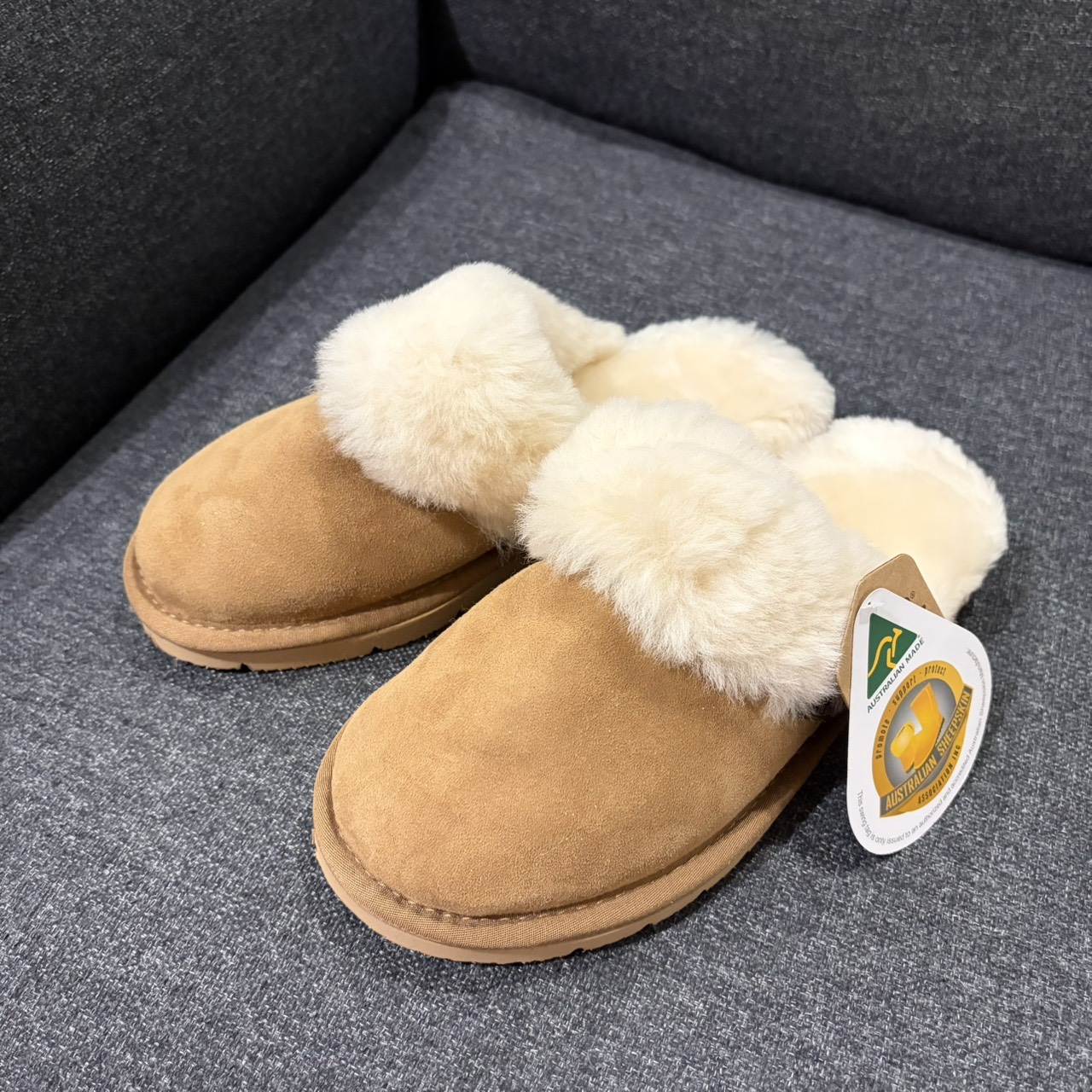 澳洲知名雪靴品牌 JUMBO UGG 毛毛拖鞋 栗子色 歐碼38 1 澳洲知名雪靴品牌 JUMBO UGG 毛毛拖鞋 栗子色 歐碼38
