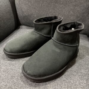 Store 820 澳洲知名雪靴品牌 JUMBO UGG mini短靴 黑 歐碼40