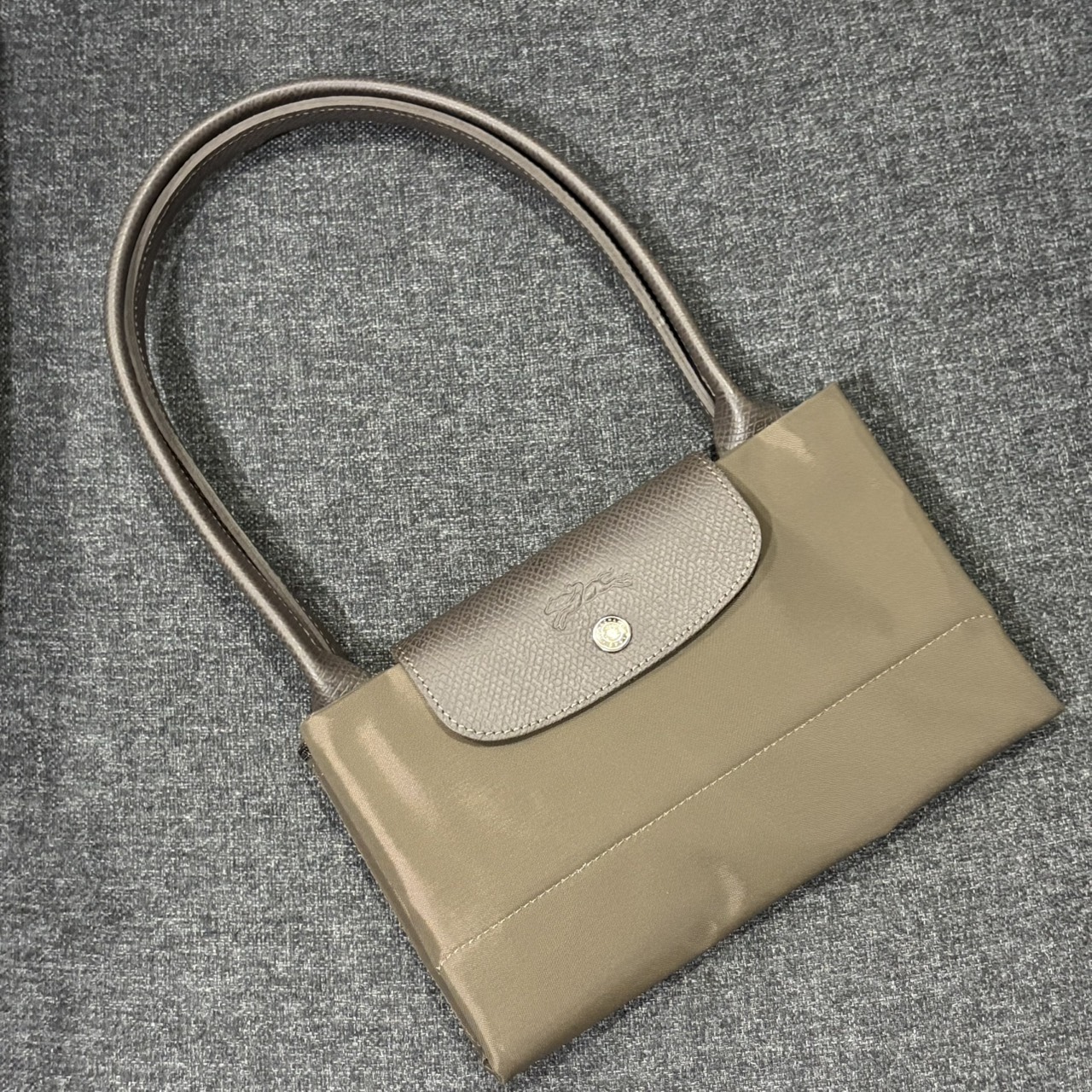 LE PLIAGE GREEN 系列 刺繡LOGO尼龍 長 L 可可棕 朝鮮薊色 石墨灰 2 LE PLIAGE GREEN 系列 刺繡LOGO尼龍 長 L 可可棕 朝鮮薊色 石墨灰:圖片 2