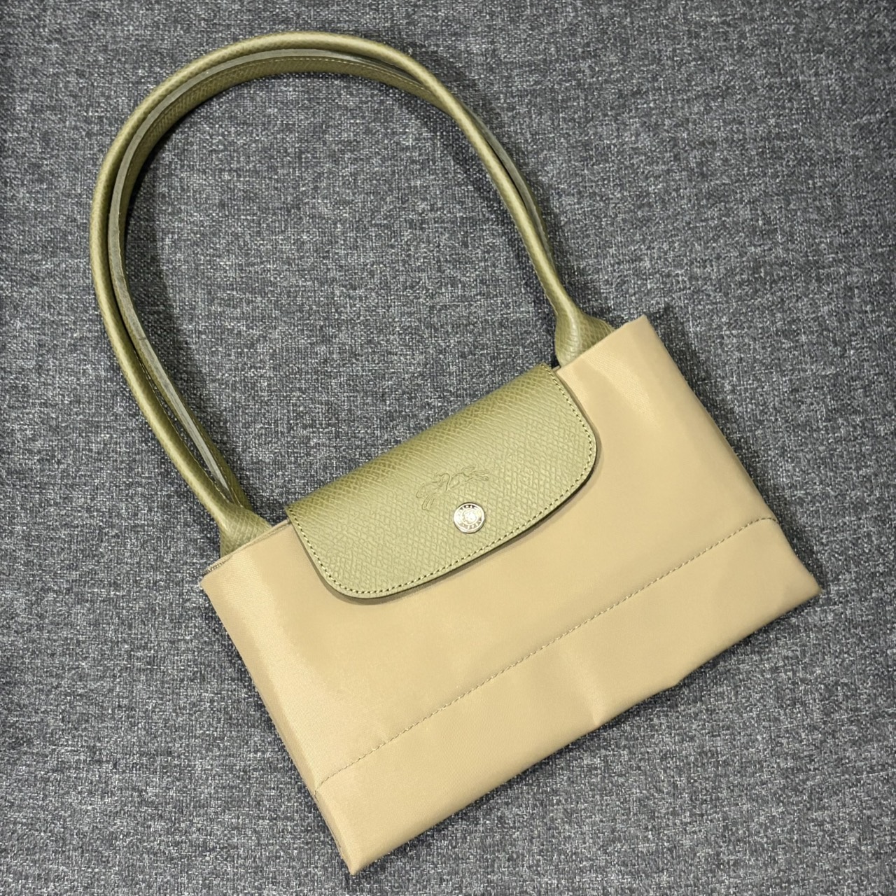 LE PLIAGE GREEN 系列 刺繡LOGO尼龍 長 L 可可棕 朝鮮薊色 石墨灰 3 LE PLIAGE GREEN 系列 刺繡LOGO尼龍 長 L 可可棕 朝鮮薊色 石墨灰:圖片 3