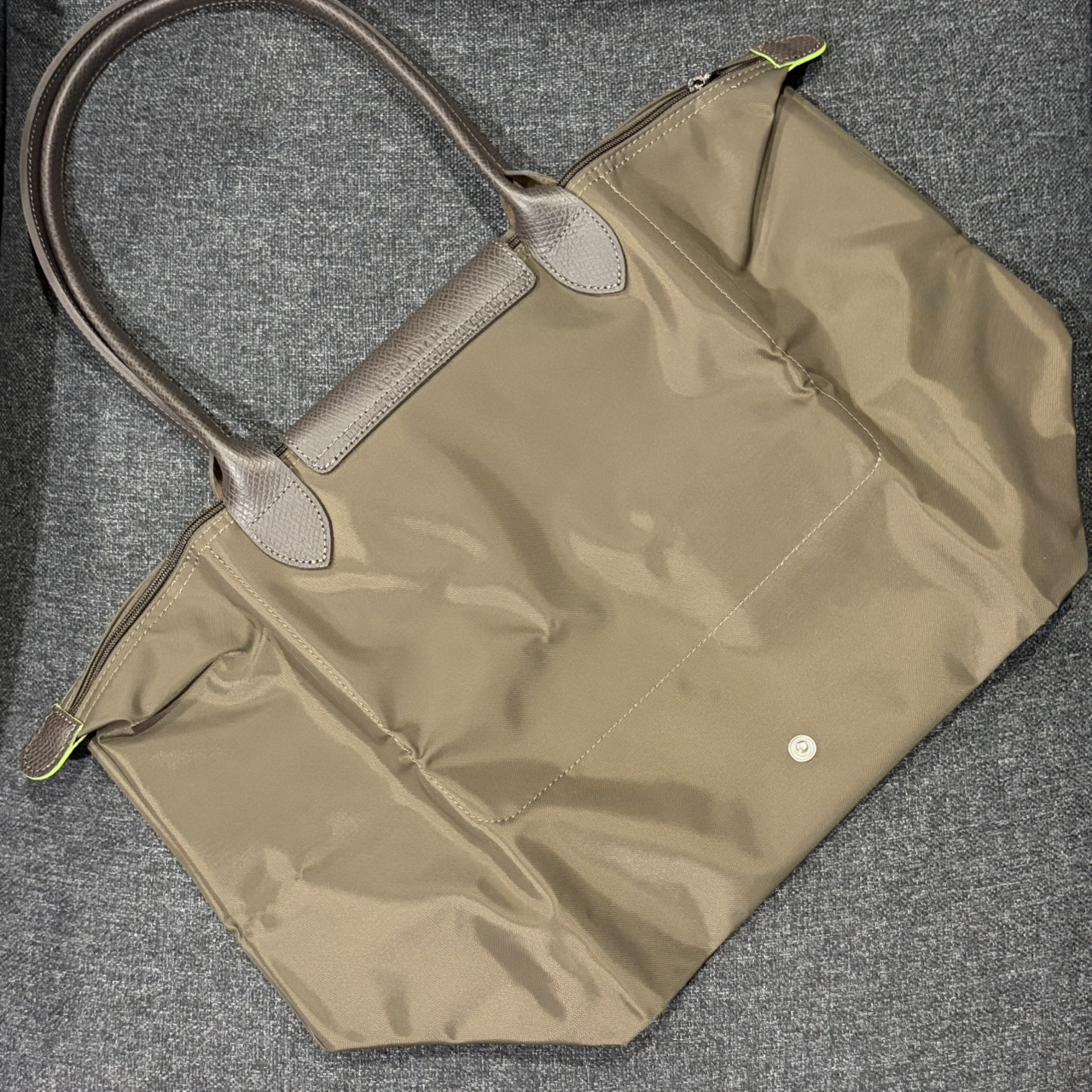 LE PLIAGE GREEN 系列 刺繡LOGO尼龍 長 L 可可棕 朝鮮薊色 石墨灰 6 LE PLIAGE GREEN 系列 刺繡LOGO尼龍 長 L 可可棕 朝鮮薊色 石墨灰:圖片 6