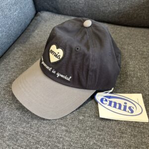 Store 154 emis 超人氣棒球帽 愛心拼接黑灰