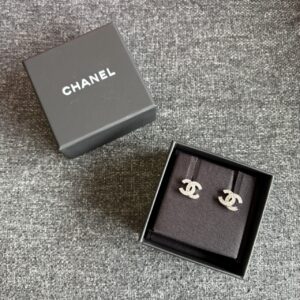Store 1001 經典水鑽mini LOGO耳環 銀