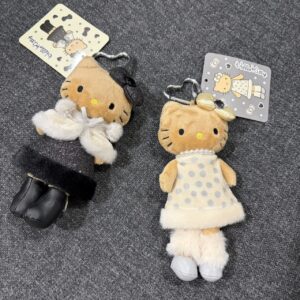 Store 178 HELLO KITTY 烤焦KITTY長腿吊飾 小披風黑 珍珠項鍊點點洋裝白