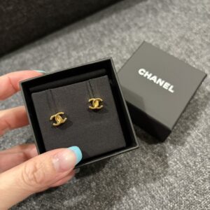 Store 812 極簡mini LOGO耳環 金