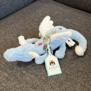 Store 204 JELLYCAT 天空藍龍🩵吊飾
