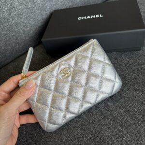 Store 946 經典一字拉鍊包 荔枝牛皮銀金